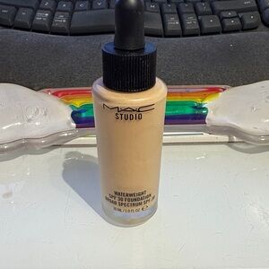 MAC Cosmetics Waterweight SPF 30 Foundation - Beige